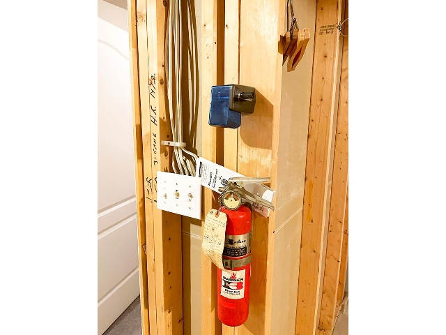 20 Hemlock Crescent - Fire Extinguisher