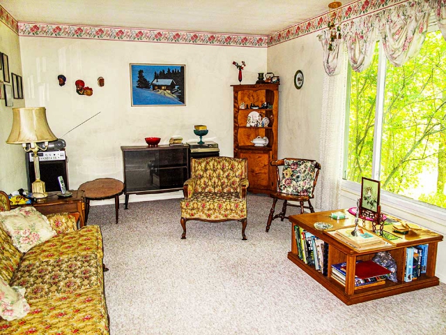 368  Beatty Road - Living Room